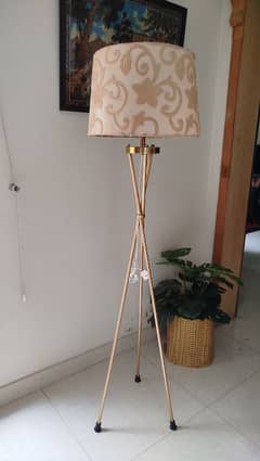 BEIGE TRIPOD FLOOR LAMP