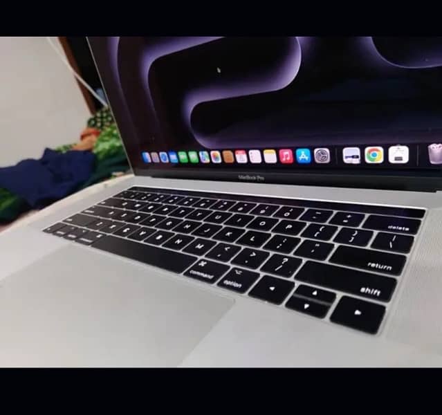 MACBOOK PRO 2017 TOUCH BAR 15INCH 0