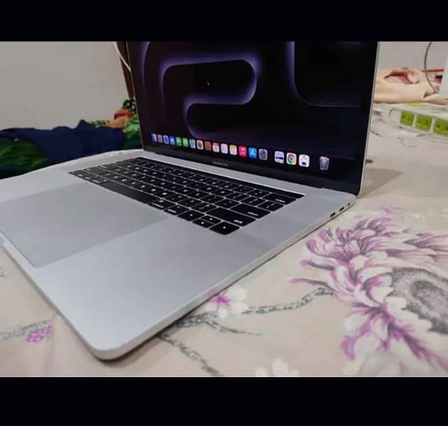 MACBOOK PRO 2017 TOUCH BAR 15INCH 6