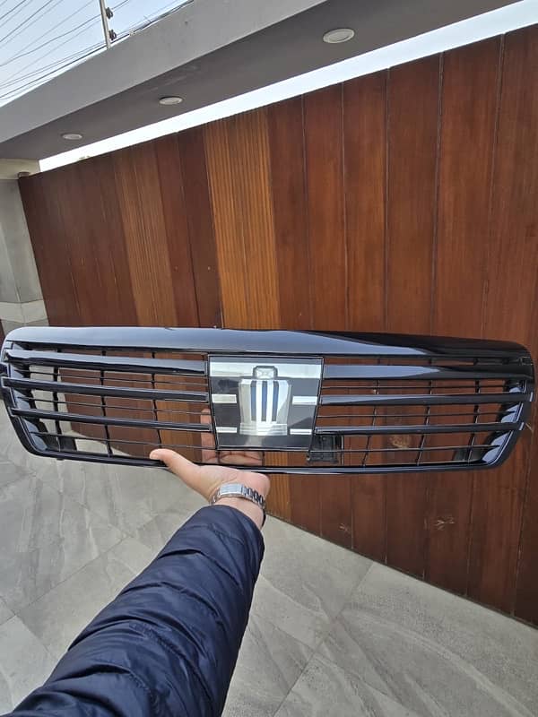 toyota crown athlete grille 0