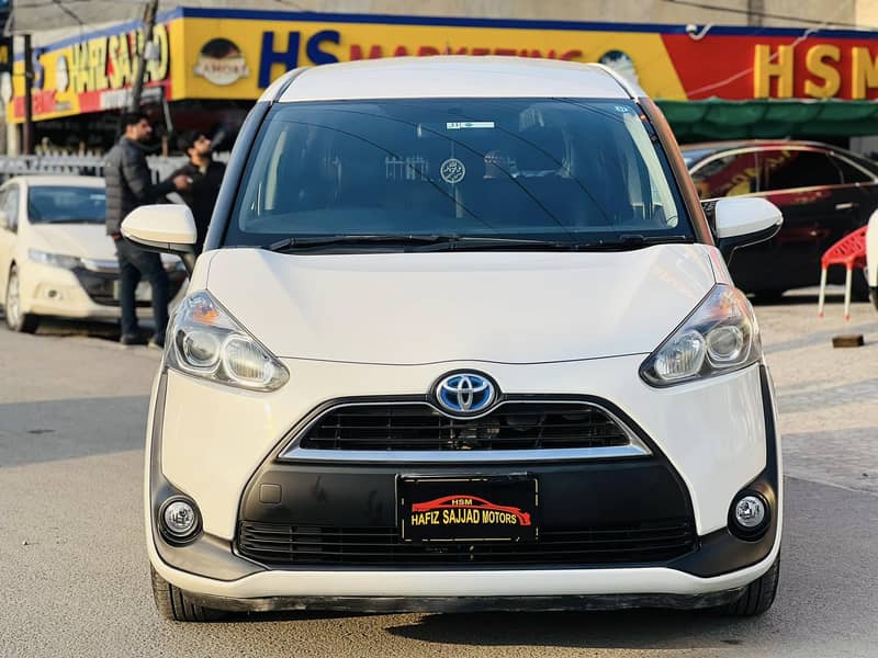 Toyota Sienta 2015 1