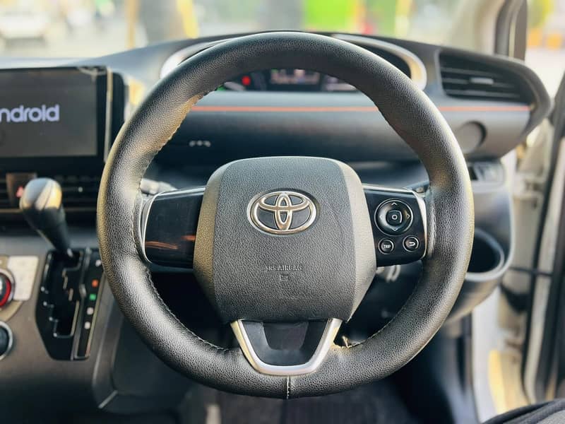 Toyota Sienta 2015 4