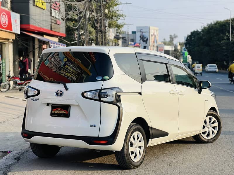 Toyota Sienta 2015 12