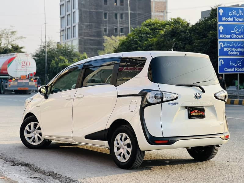 Toyota Sienta 2015 13