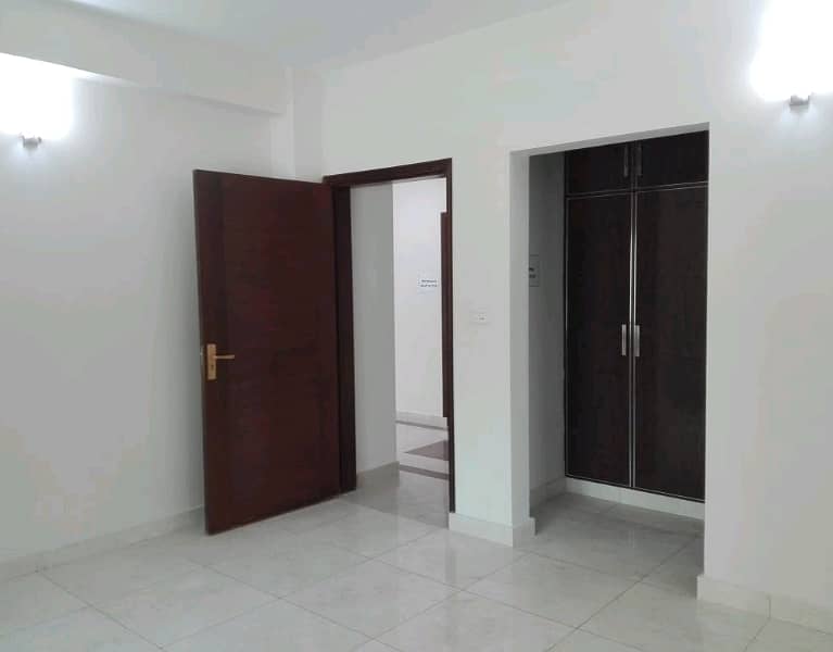 12 Marla Flat For rent In Askari 11 - Sector B Lahore In Only Rs. 90000 0