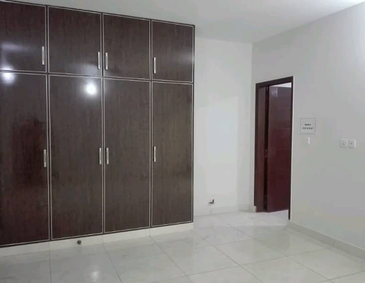 12 Marla Flat For rent In Askari 11 - Sector B Lahore In Only Rs. 90000 1