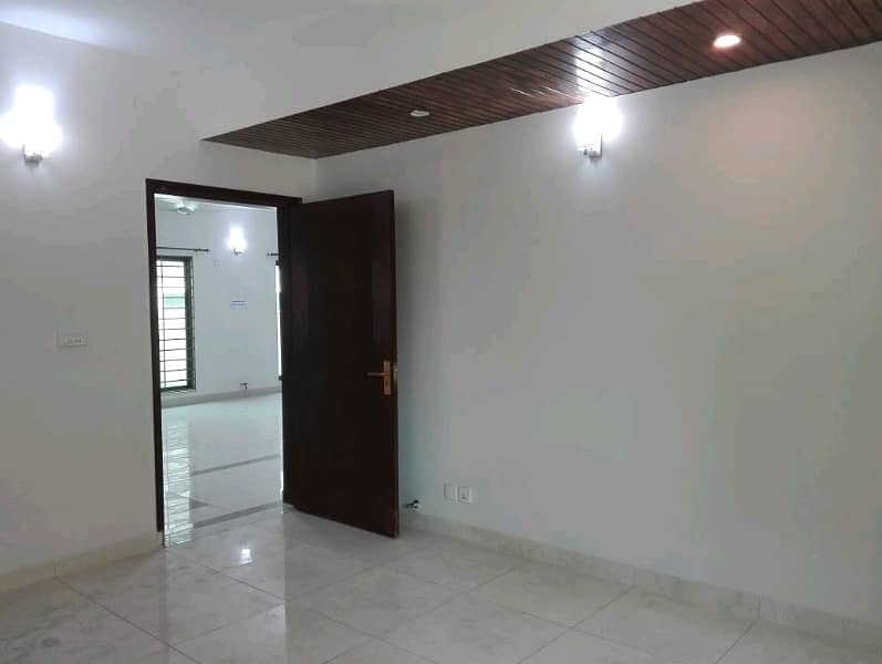 Idyllic Flat Available In Askari 11 - Sector B For rent 1