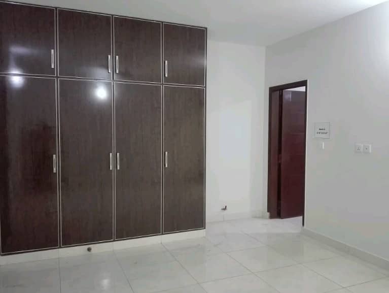 Idyllic Flat Available In Askari 11 - Sector B For rent 8