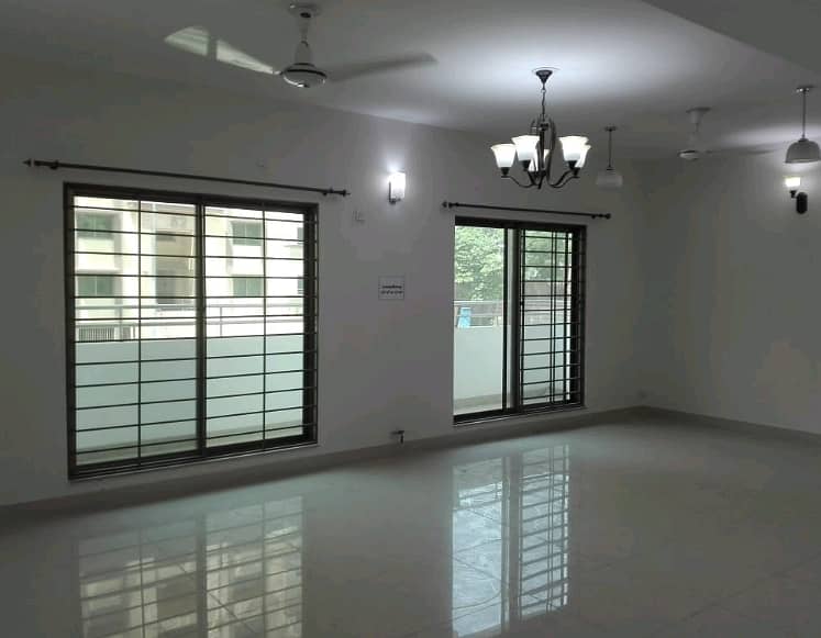 Spacious Flat Is Available In Askari 11 - Sector B For sale 2