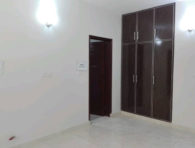 12 Marla Flat For sale In Askari 11 - Sector B Lahore 6