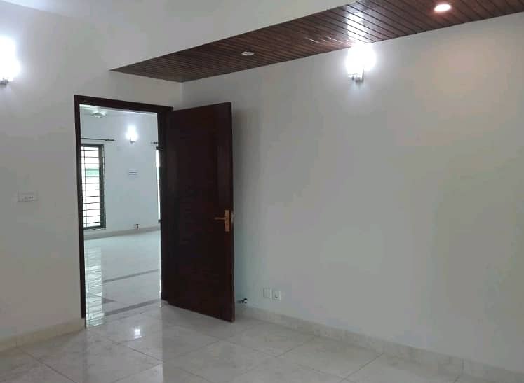 12 Marla Flat For sale In Askari 11 - Sector B Lahore 7