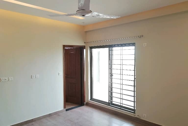 Affordable Flat Of 10 Marla Is Available For sale 2