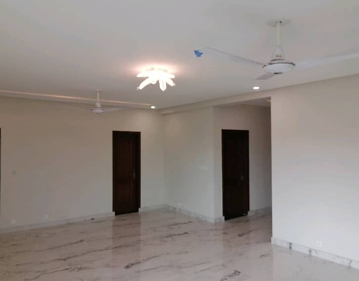 Askari 11 - Sector D Flat For sale Sized 10 Marla 0