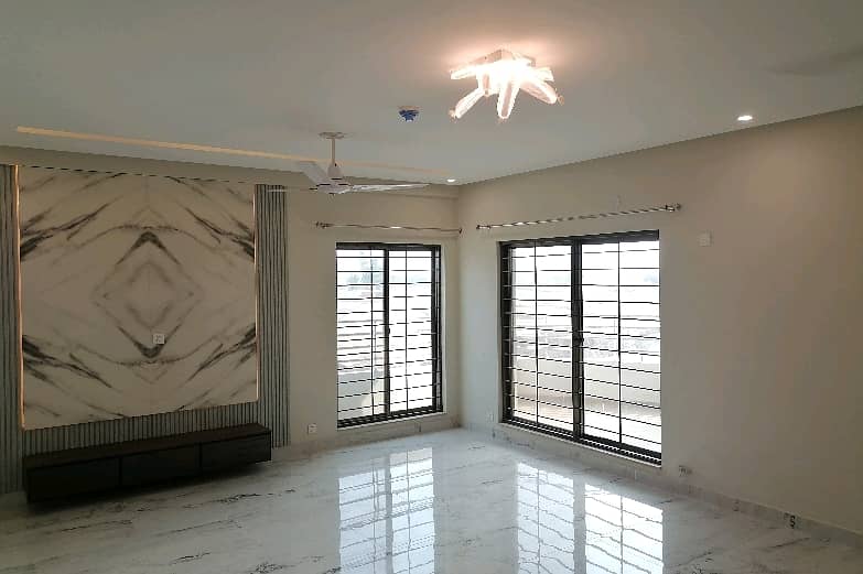 Askari 11 - Sector D Flat For sale Sized 10 Marla 1