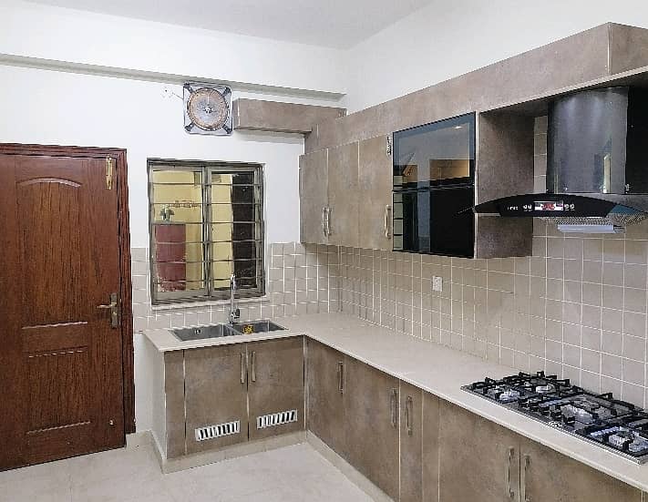 Askari 11 - Sector D Flat For sale Sized 10 Marla 6