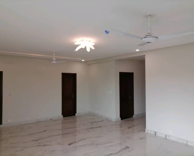 Ideal Flat In Lahore Available For Rs. 35000000 4