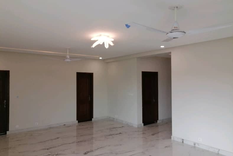 Flat Of 10 Marla Available For sale In Askari 11 - Sector D 0