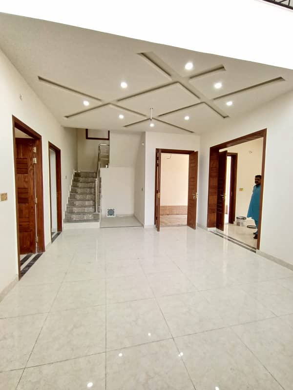 Al-Noor Garden Society Boundry Wall Madina Town Faisalabad VIP Location Specifications About House* 5 Marla Brand New Double Story House For Rent 20