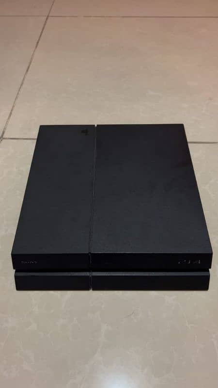 play station 4   10/8.5 condition 0