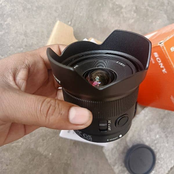 sony 11mm f1.8 veloging lens it is for a6100 a6300 a6400 a6500 a6700 0