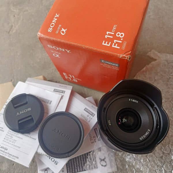 sony 11mm f1.8 veloging lens it is for a6100 a6300 a6400 a6500 a6700 2