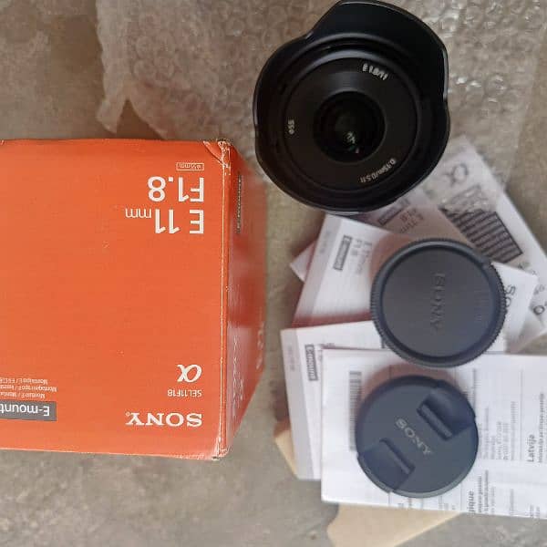 sony 11mm f1.8 veloging lens it is for a6100 a6300 a6400 a6500 a6700 3