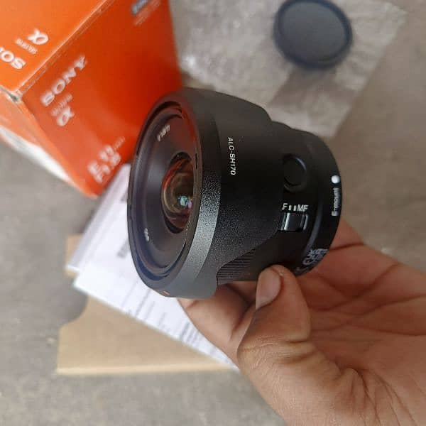 sony 11mm f1.8 veloging lens it is for a6100 a6300 a6400 a6500 a6700 6