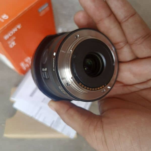 sony 11mm f1.8 veloging lens it is for a6100 a6300 a6400 a6500 a6700 9