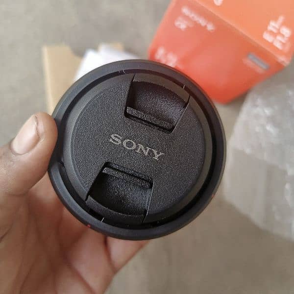 sony 11mm f1.8 veloging lens it is for a6100 a6300 a6400 a6500 a6700 10