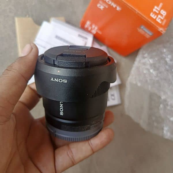 sony 11mm f1.8 veloging lens it is for a6100 a6300 a6400 a6500 a6700 11