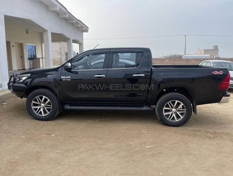 Toyota Hilux Revo 4