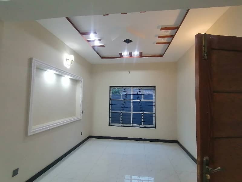 Ideal Prime Location Upper Portion For sale In Gulberg 3 5