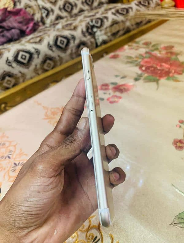 iphone 7 puls 128 GB my WhatsApp number 0346-0794492 1