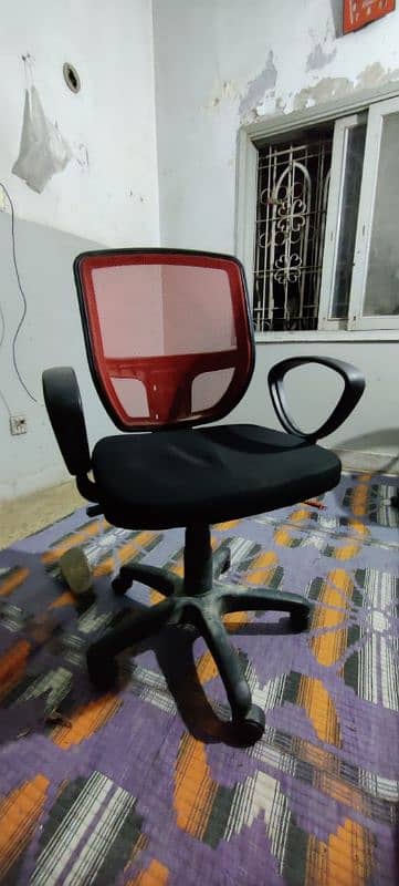 bilkul new chair ha 3 chairs or bi ha isi tarah 0