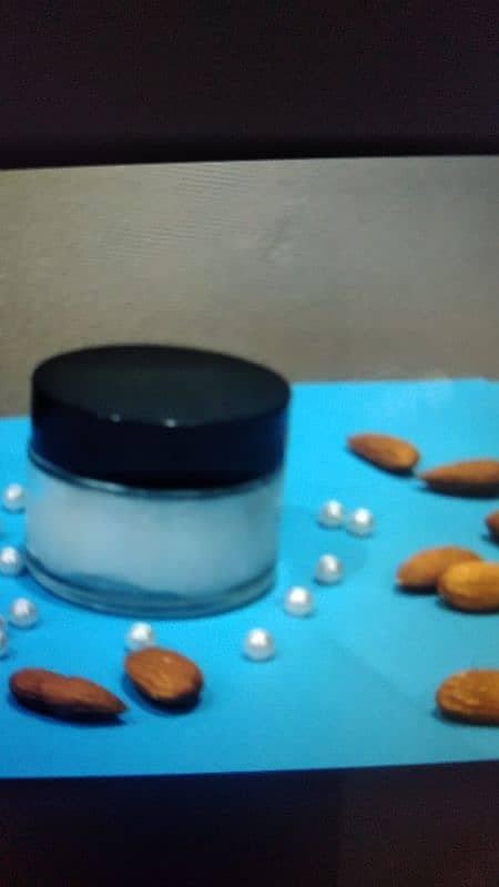 Home made  organic moisturusing skin care cream 1