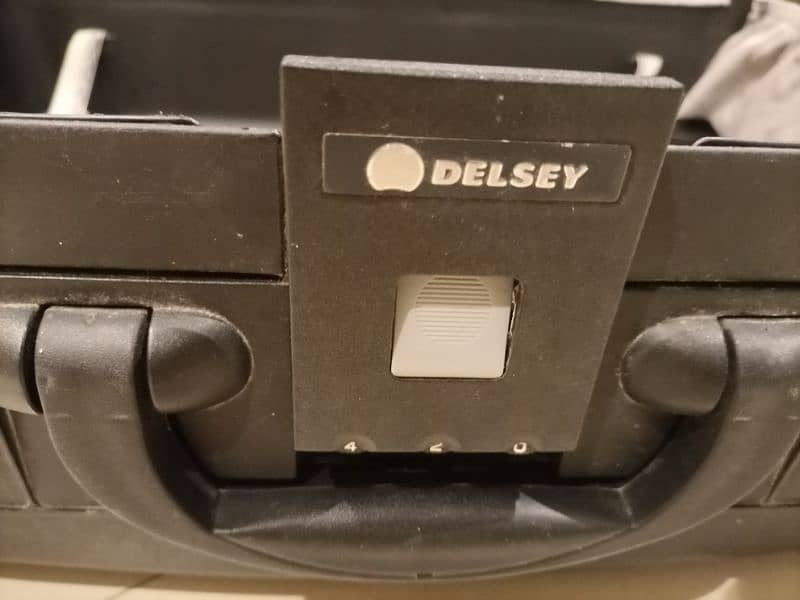 Original Delsey hardshell suitcases 5