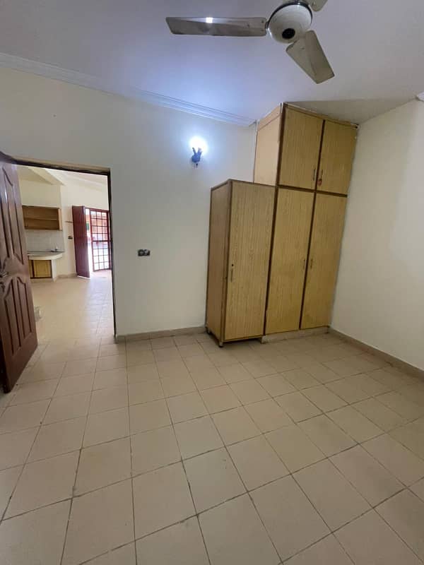 5 MARLA BEAUTIFUL HOUSE AVAILABLE FOR RENT IN KHAYABAN E AMIN 8