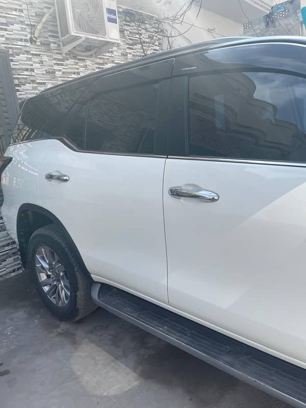 Toyota Fortuner V 2022 0