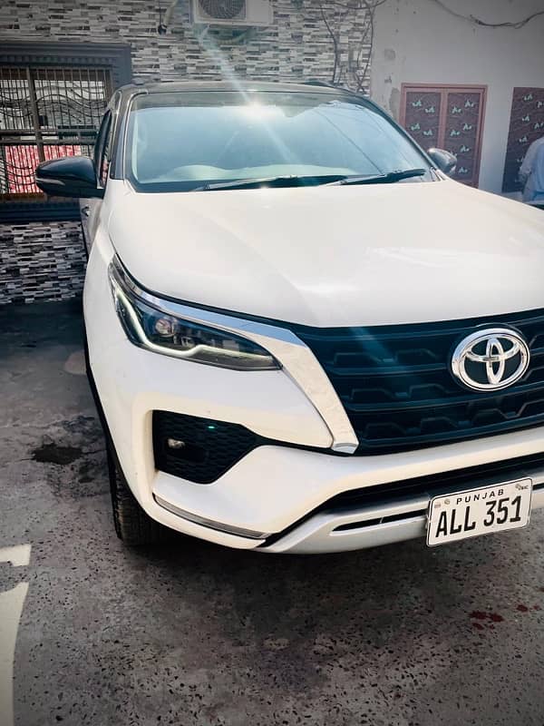 Toyota Fortuner V 2022 5