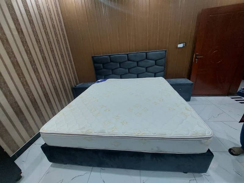 Rarely used king size bed Set 1