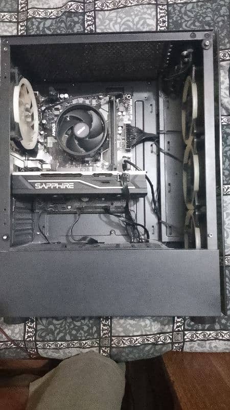 Ryzen 7 3700x Gpu Rx 470 4GB With 22 Inch Led 6