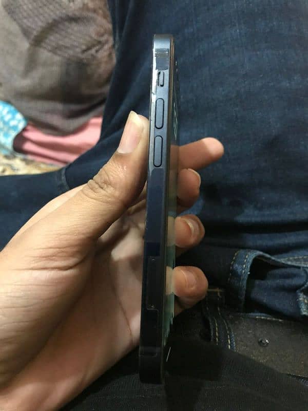 iphone 12 mini 4