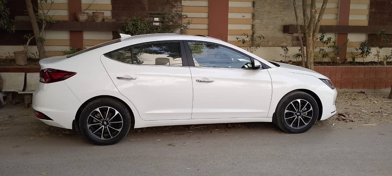 Hyundai Elantra 2023 5