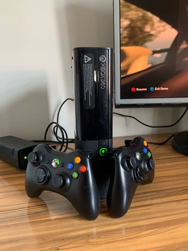 Xbox 360 E Slim 320GB JTAG (With Games) 1