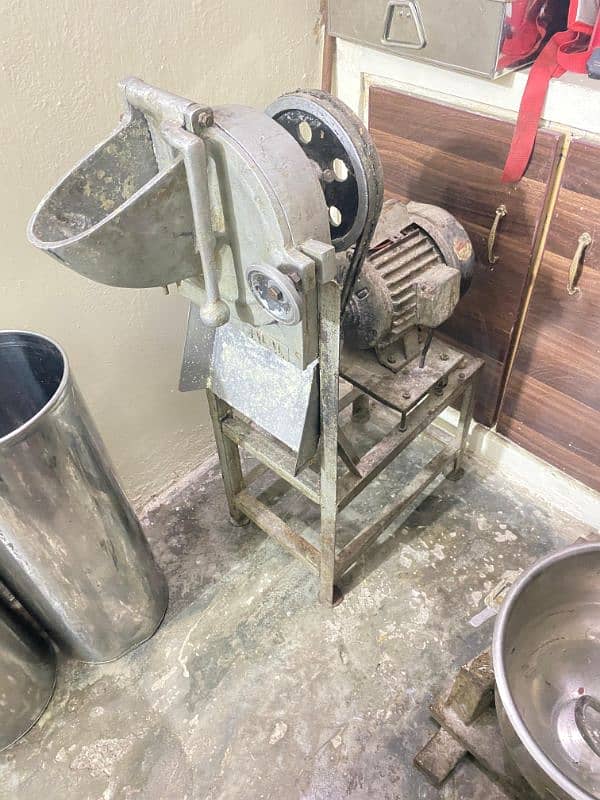 fryer,crusher machine & kitchen all crokry saman 0