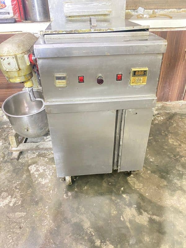 fryer,crusher machine & kitchen all crokry saman 1