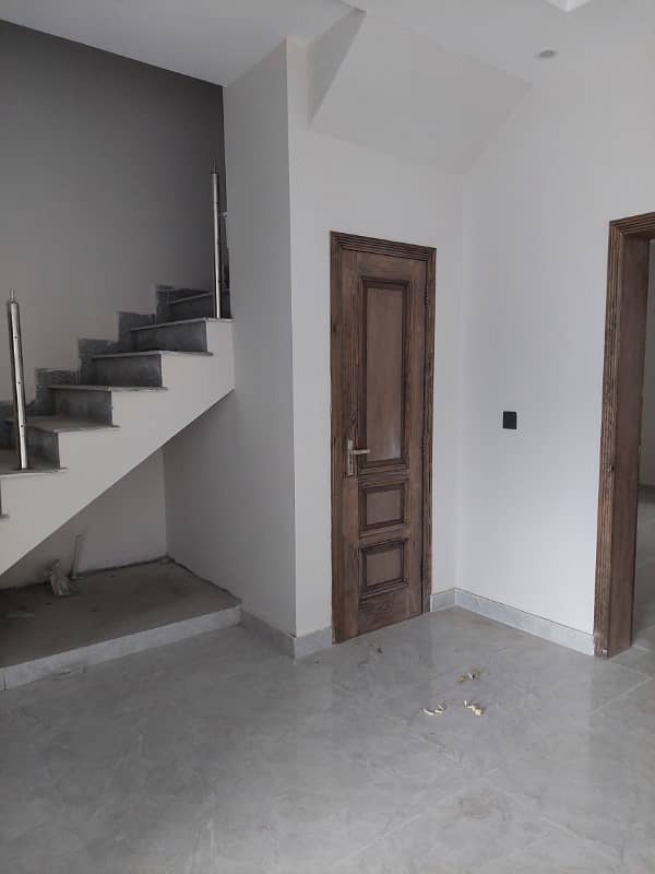 5 marla house for sale in F block bankers Avenue cooperative Housing society bedian road lhr 3