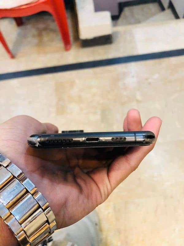 iphone 11 pro Max  urgent sale 1