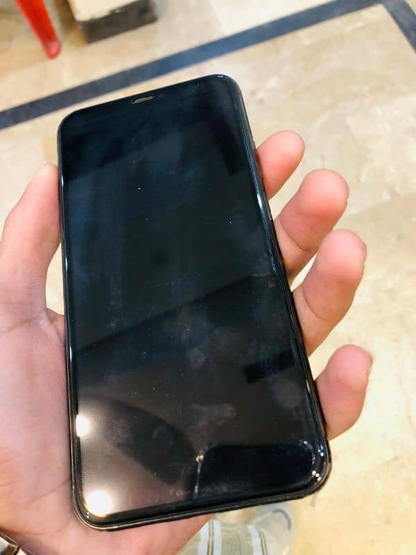 iphone 11 pro Max  urgent sale 3