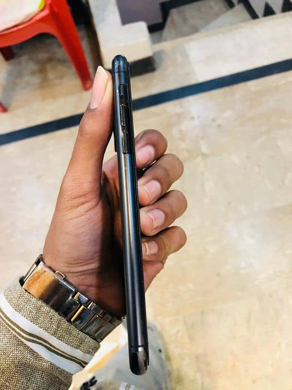 iphone 11 pro Max  urgent sale 4